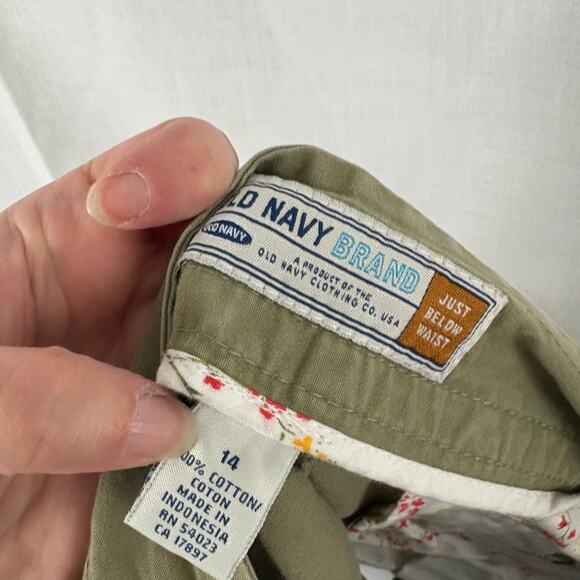 Old Navy Just Below Waist Chino Shorts Women's 14 Green Cotton - Picture 2 of 3